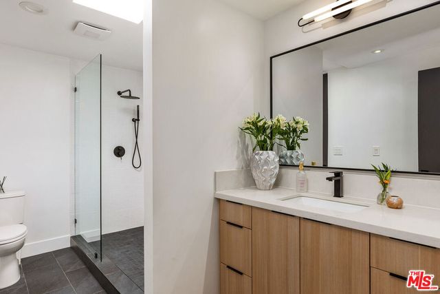 6646 S Bedford Avenue, Los Angeles, CA 90056