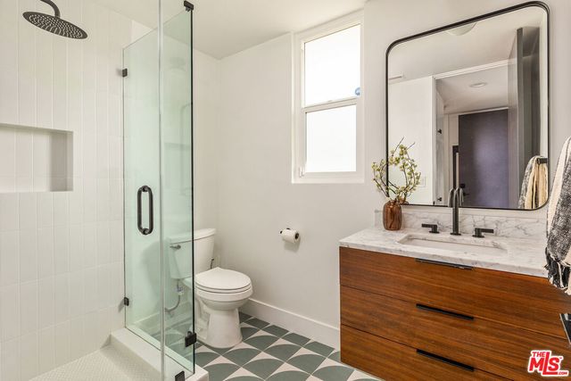 6646 S Bedford Avenue, Los Angeles, CA 90056