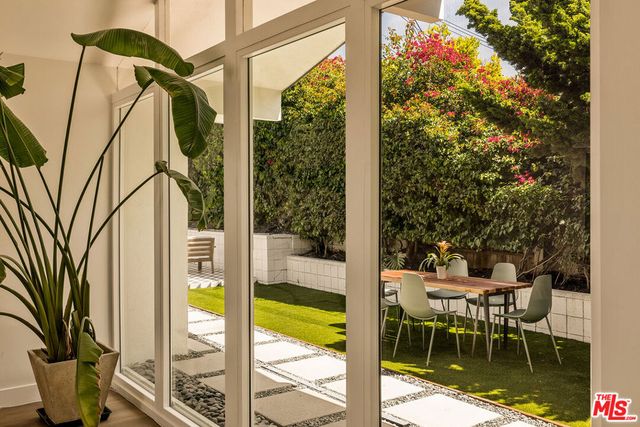 6646 S Bedford Avenue, Los Angeles, CA 90056