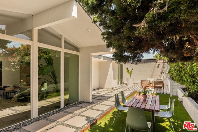 6646 S Bedford Avenue, Los Angeles, CA 90056