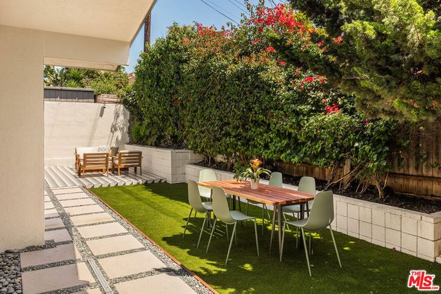 6646 S Bedford Avenue, Los Angeles, CA 90056