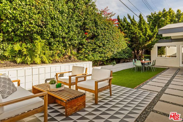 6646 S Bedford Avenue, Los Angeles, CA 90056