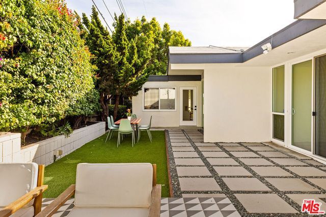 6646 S Bedford Avenue, Los Angeles, CA 90056