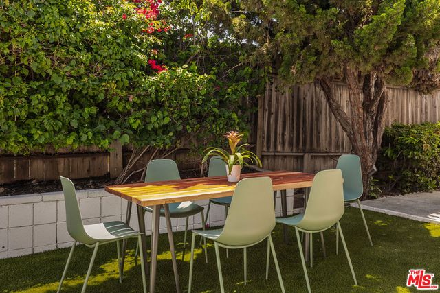 6646 S Bedford Avenue, Los Angeles, CA 90056