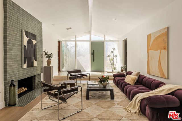 6646 S Bedford Avenue, Los Angeles, CA 90056