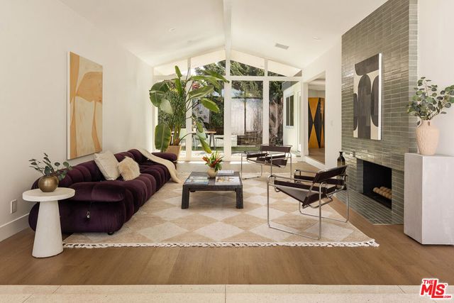 6646 S Bedford Avenue, Los Angeles, CA 90056