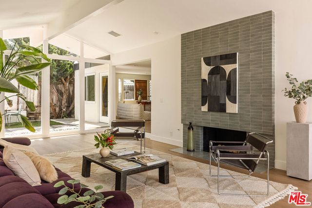 6646 S Bedford Avenue, Los Angeles, CA 90056