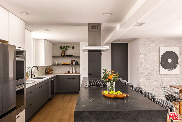 6646 S Bedford Avenue, Los Angeles, CA 90056
