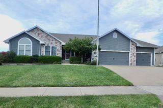 4229 SW Cambridge AVE, Topeka, KS 66610