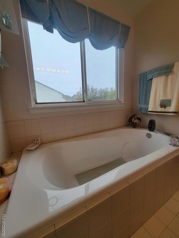 10224 Wellington Drive, Clarkston, MI 48348
