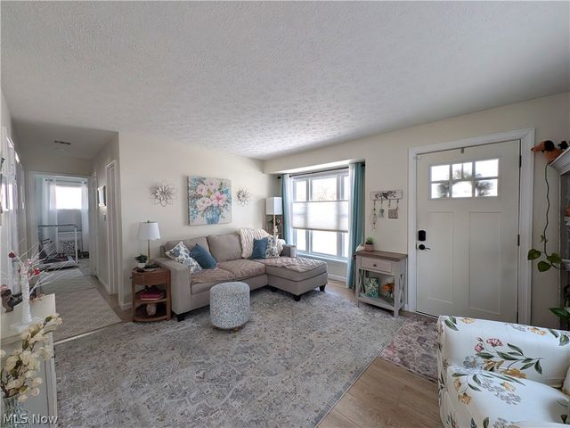 1140 Iroquois Avenue, Mayfield Heights, OH 44124