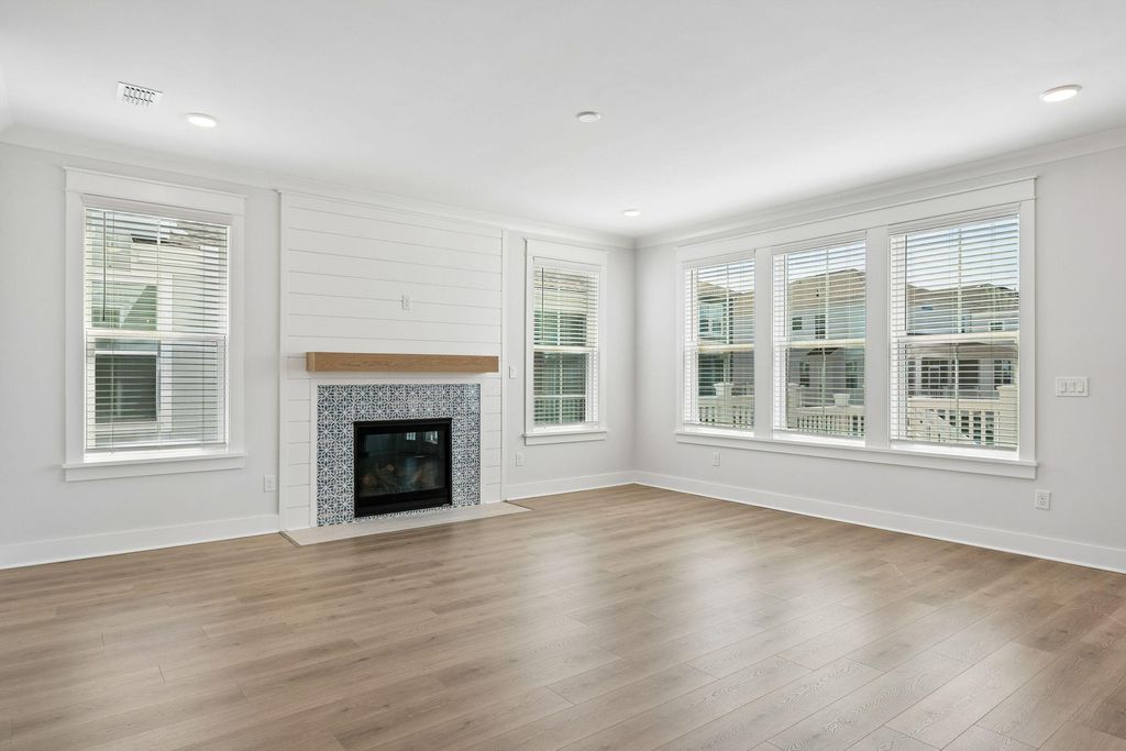 Image 11 of property listing at 1675 Cultivation Lane, Mount Pleasant, SC 29466