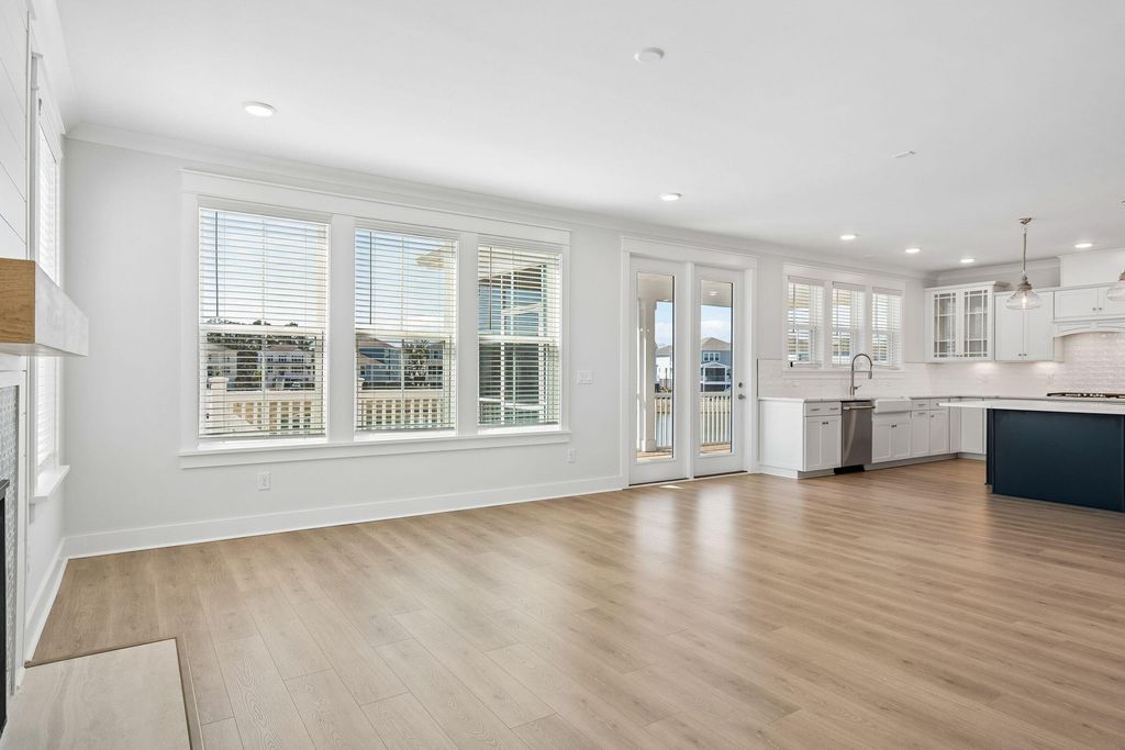 Image 12 of property listing at 1675 Cultivation Lane, Mount Pleasant, SC 29466