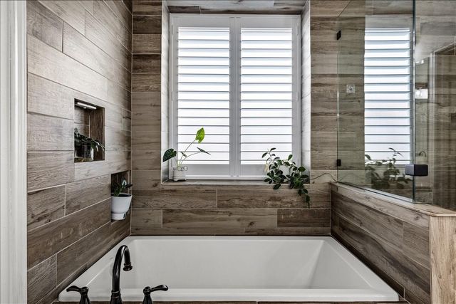 1306 Golden Sun Court, Pasadena, TX 77586