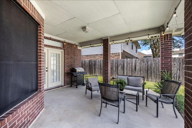 1306 Golden Sun Court, Pasadena, TX 77586