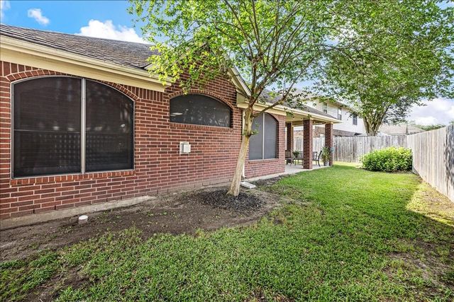 1306 Golden Sun Court, Pasadena, TX 77586