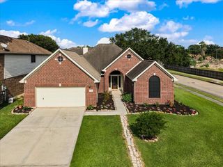 1306 Golden Sun Court, Pasadena, TX 77586
