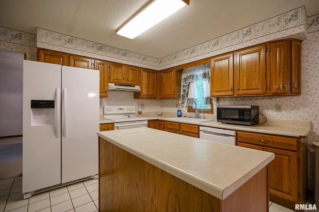 6211 N TEAL WOOD Circle, Peoria, IL 61615