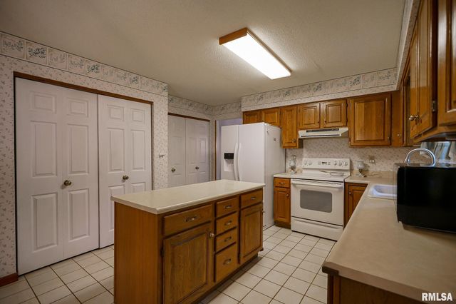 6211 N TEAL WOOD Circle, Peoria, IL 61615