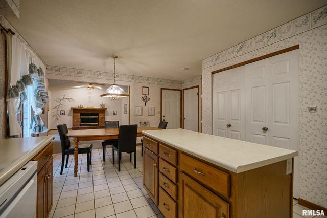 6211 N TEAL WOOD Circle, Peoria, IL 61615