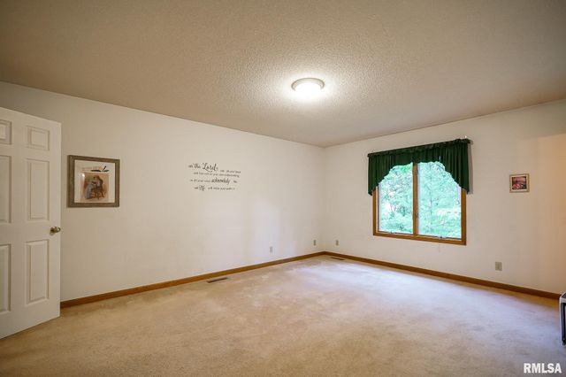 6211 N TEAL WOOD Circle, Peoria, IL 61615