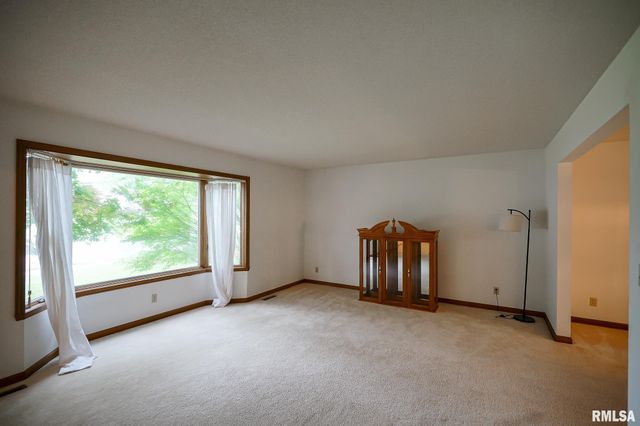 6211 N TEAL WOOD Circle, Peoria, IL 61615