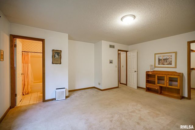 6211 N TEAL WOOD Circle, Peoria, IL 61615
