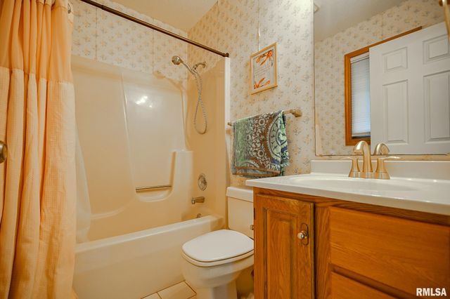 6211 N TEAL WOOD Circle, Peoria, IL 61615