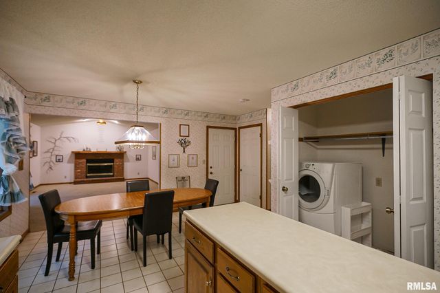 6211 N TEAL WOOD Circle, Peoria, IL 61615