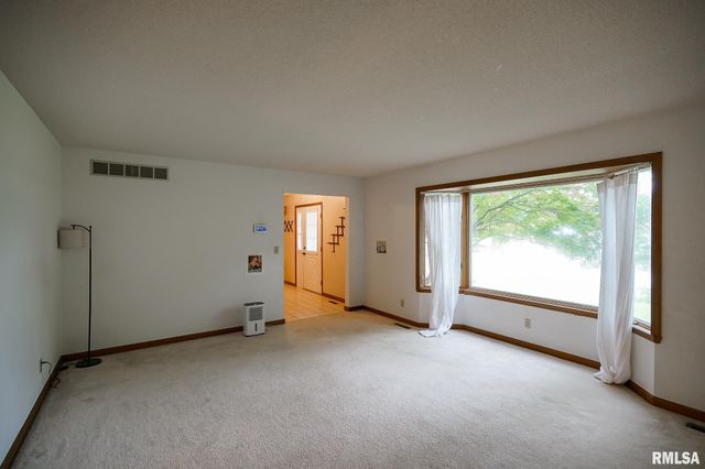 6211 N TEAL WOOD Circle, Peoria, IL 61615