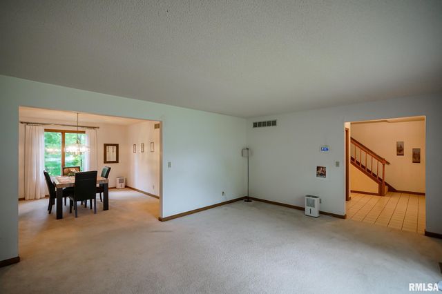6211 N TEAL WOOD Circle, Peoria, IL 61615