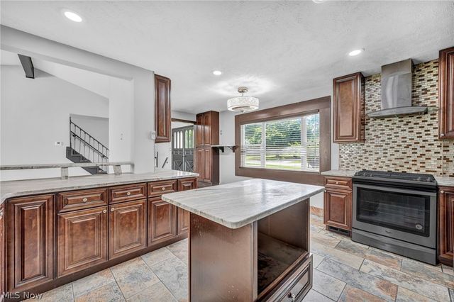 28610 Lynhaven Drive, North Olmsted, OH 44070