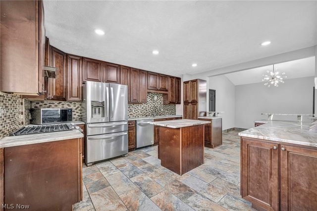 28610 Lynhaven Drive, North Olmsted, OH 44070