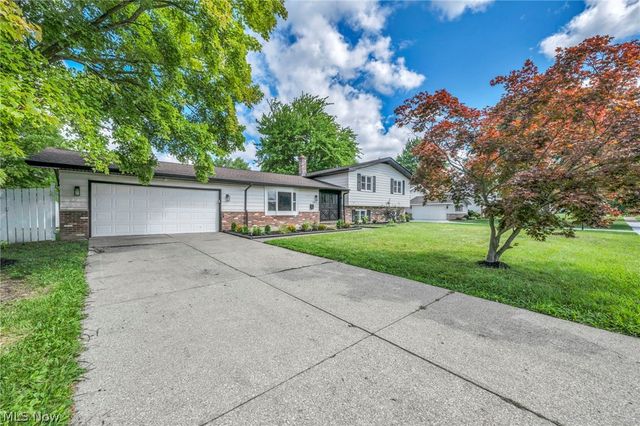 28610 Lynhaven Drive, North Olmsted, OH 44070