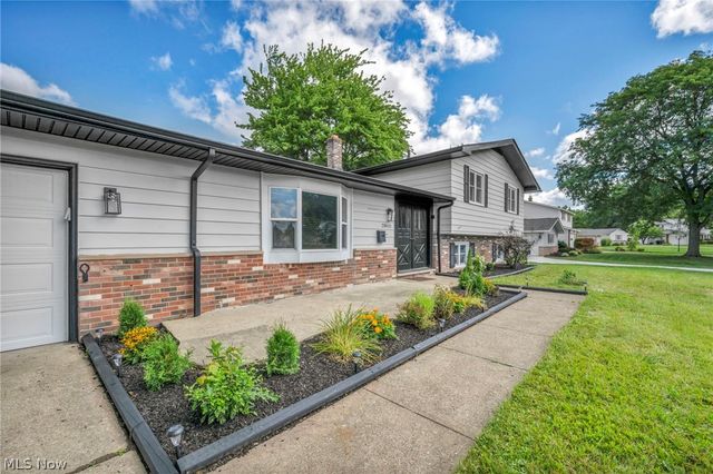 28610 Lynhaven Drive, North Olmsted, OH 44070