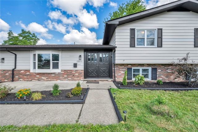 28610 Lynhaven Drive, North Olmsted, OH 44070
