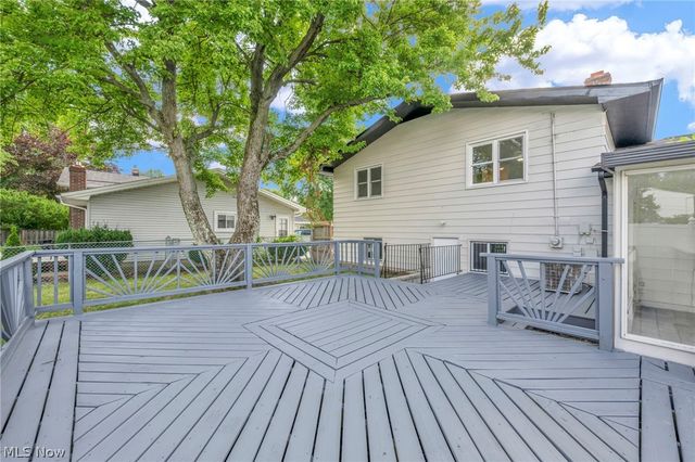 28610 Lynhaven Drive, North Olmsted, OH 44070