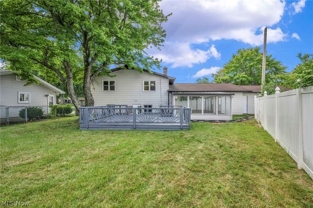 28610 Lynhaven Drive, North Olmsted, OH 44070