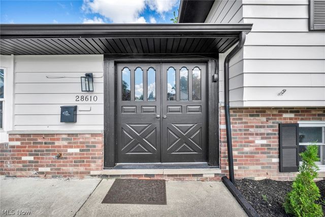 28610 Lynhaven Drive, North Olmsted, OH 44070