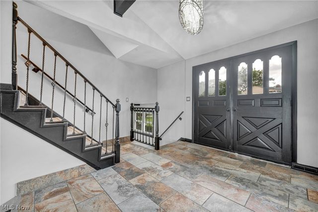 28610 Lynhaven Drive, North Olmsted, OH 44070
