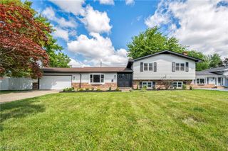 28610 Lynhaven Drive, North Olmsted, OH 44070