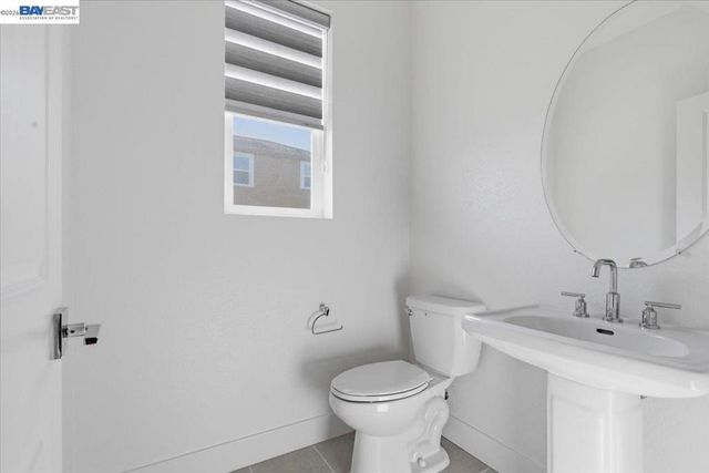 2134 Daimler St, Lathrop, CA 95330