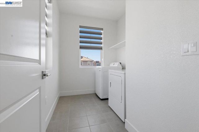 2134 Daimler St, Lathrop, CA 95330