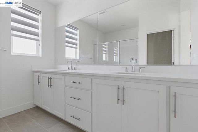 2134 Daimler St, Lathrop, CA 95330
