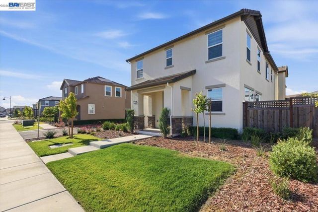 2134 Daimler St, Lathrop, CA 95330