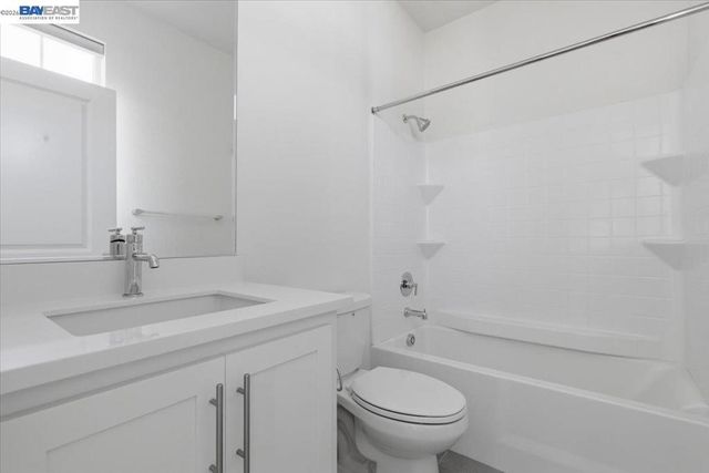 2134 Daimler St, Lathrop, CA 95330