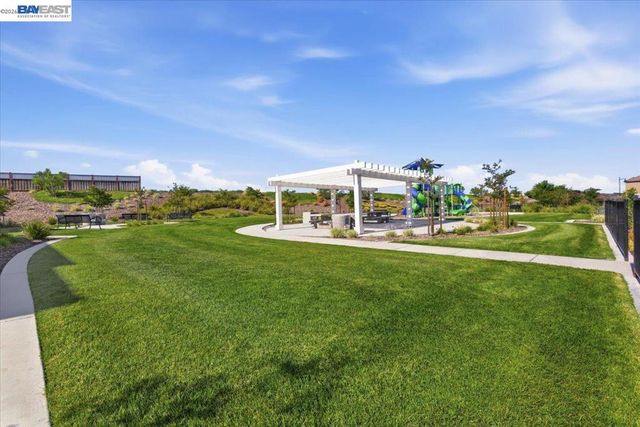 2134 Daimler St, Lathrop, CA 95330