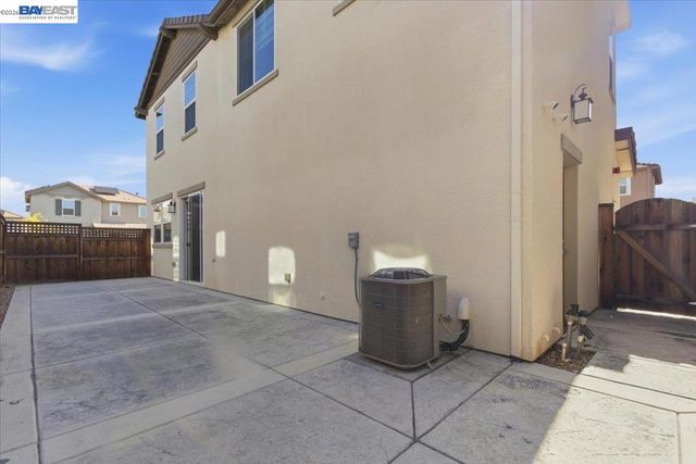 2134 Daimler St, Lathrop, CA 95330