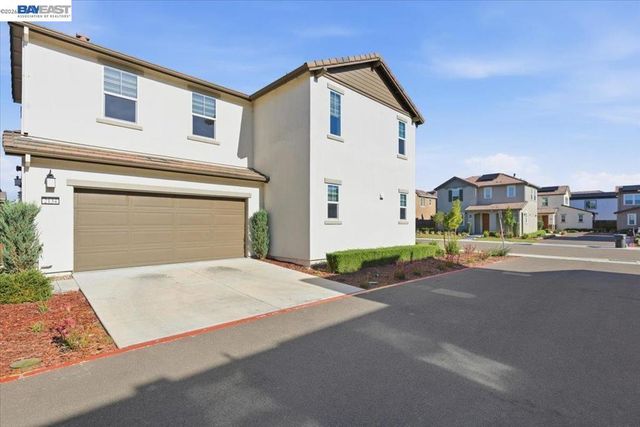 2134 Daimler St, Lathrop, CA 95330