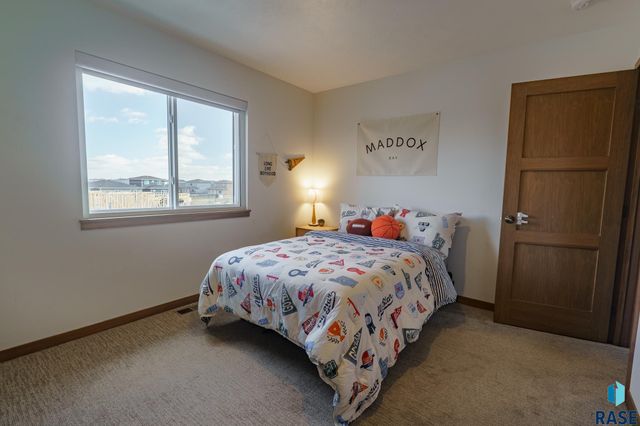 252 Lydia Ct Court, Harrisburg, SD 57032